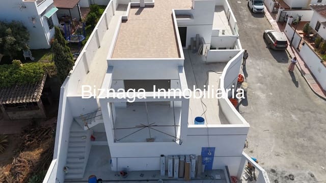 3 sypialnia Willa na sprzedaż w Torrox Park, Torrox z basenem garażem - 750 000 € (Ref: 9340036)