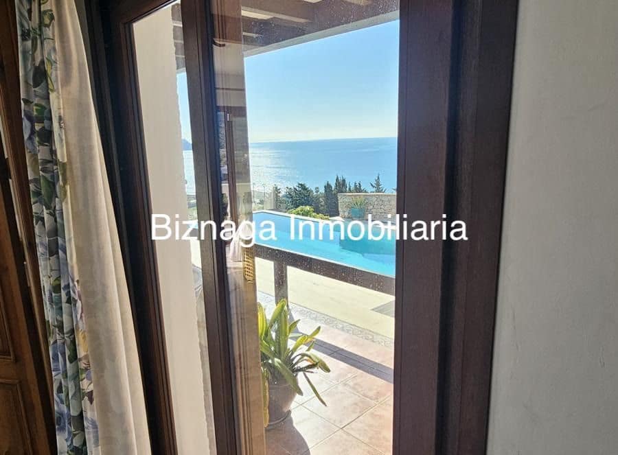 Chalet de 5 habitaciones en La Herradura en venta con piscina garaje - 1.180.000 € (Ref: 9340037)