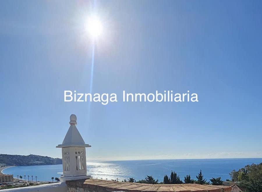 Chalet de 5 habitaciones en La Herradura en venta con piscina garaje - 1.180.000 € (Ref: 9340037)