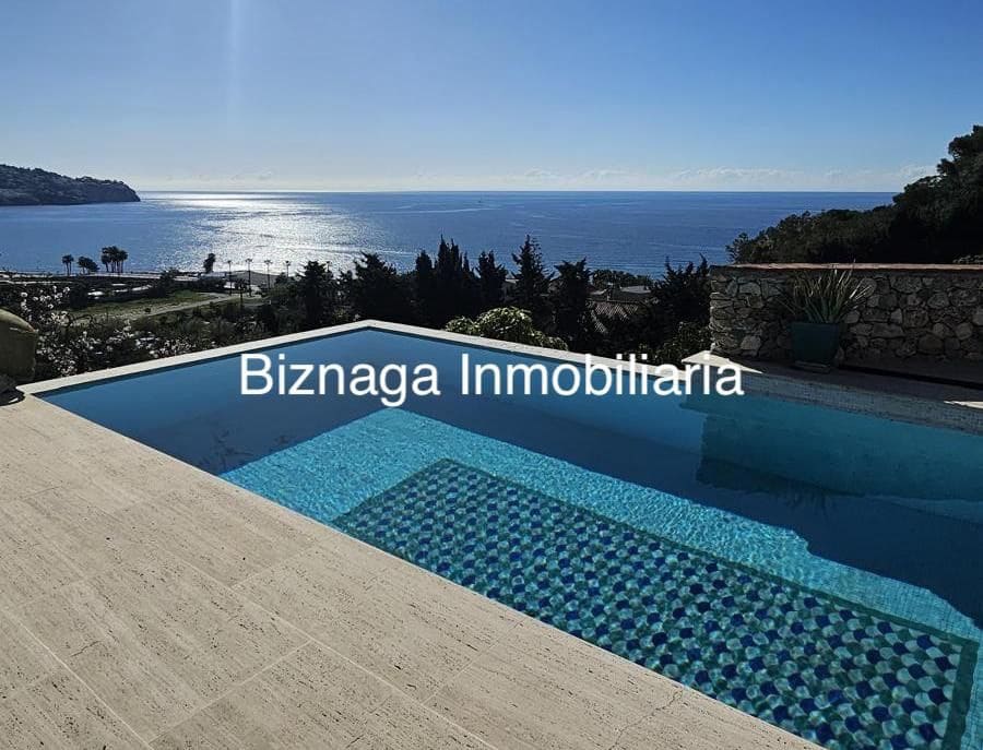 Chalet de 5 habitaciones en La Herradura en venta con piscina garaje - 1.180.000 € (Ref: 9340037)