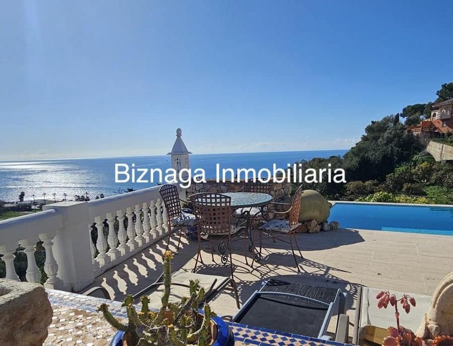 Chalet de 5 habitaciones en La Herradura en venta con piscina garaje - 1.180.000 € (Ref: 9340037)