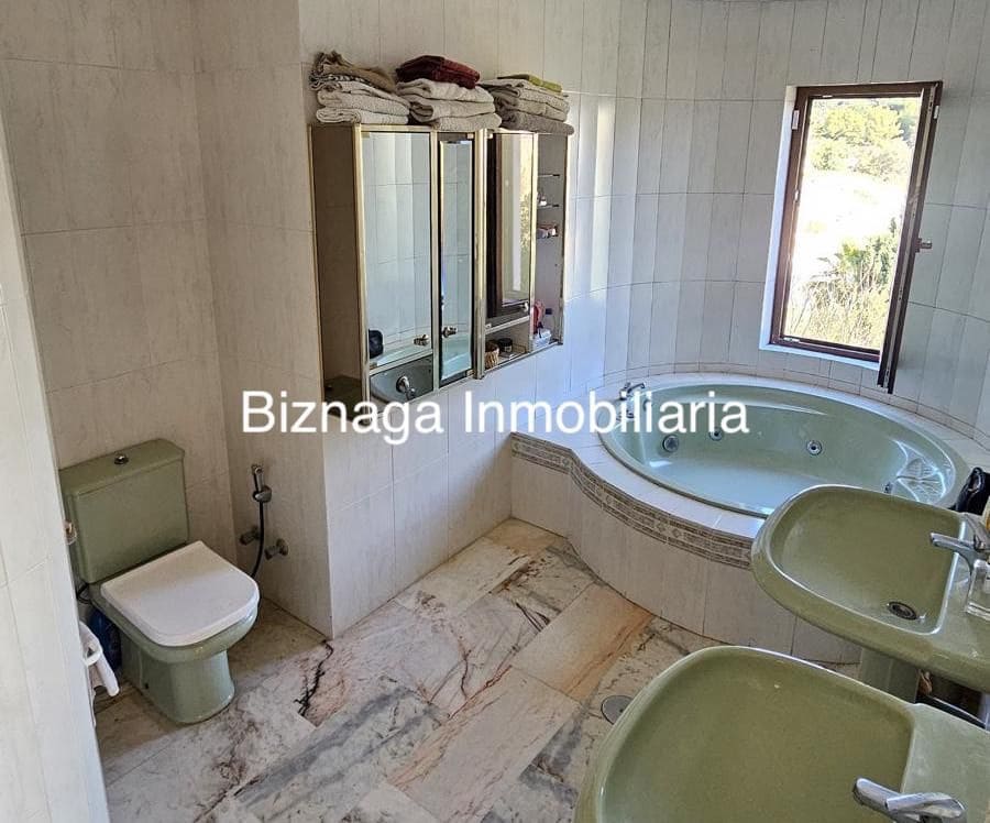 Chalet de 5 habitaciones en La Herradura en venta con piscina garaje - 1.180.000 € (Ref: 9340037)