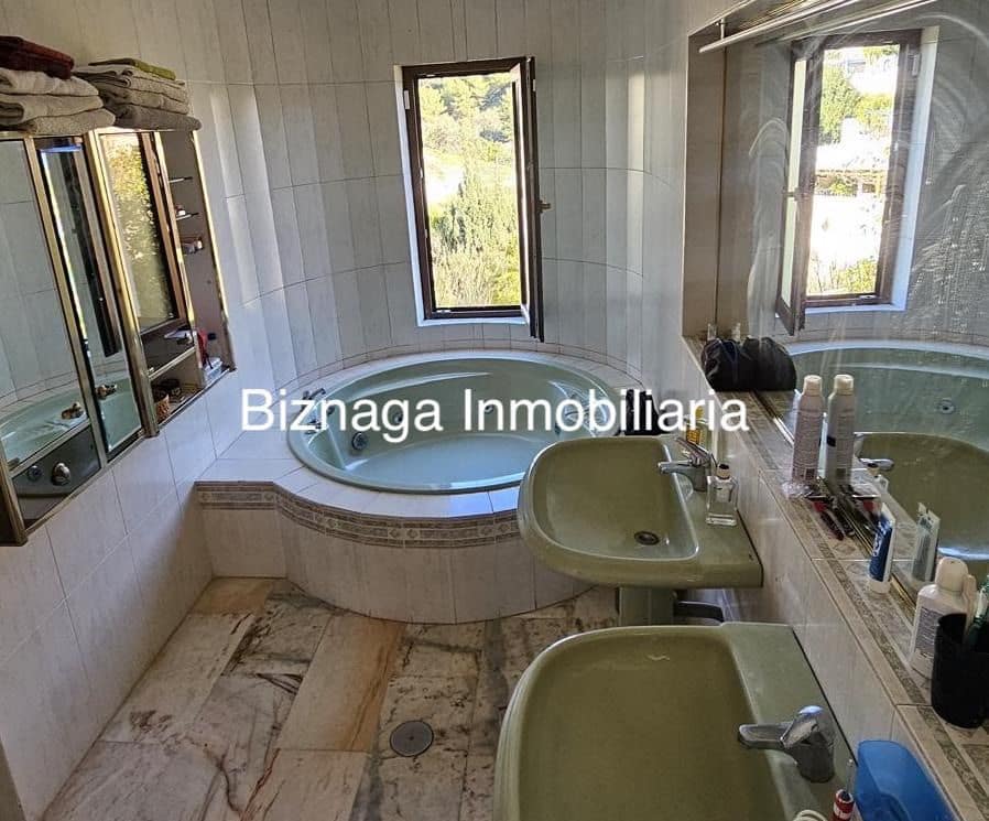 Chalet de 5 habitaciones en La Herradura en venta con piscina garaje - 1.180.000 € (Ref: 9340037)