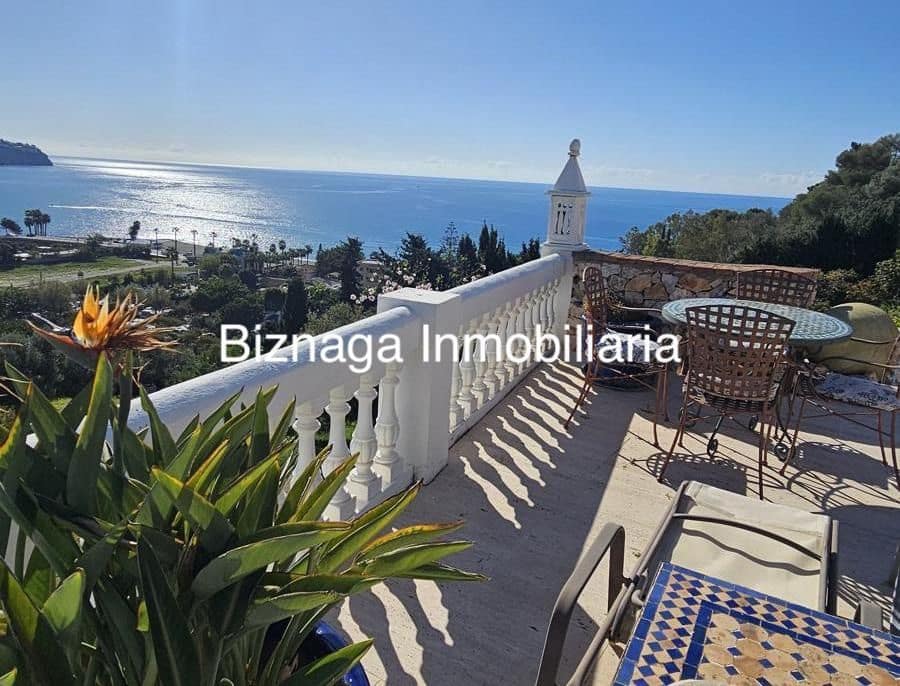 Chalet de 5 habitaciones en La Herradura en venta con piscina garaje - 1.180.000 € (Ref: 9340037)