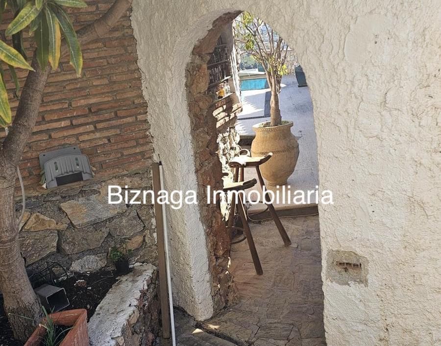 Chalet de 5 habitaciones en La Herradura en venta con piscina garaje - 1.180.000 € (Ref: 9340037)