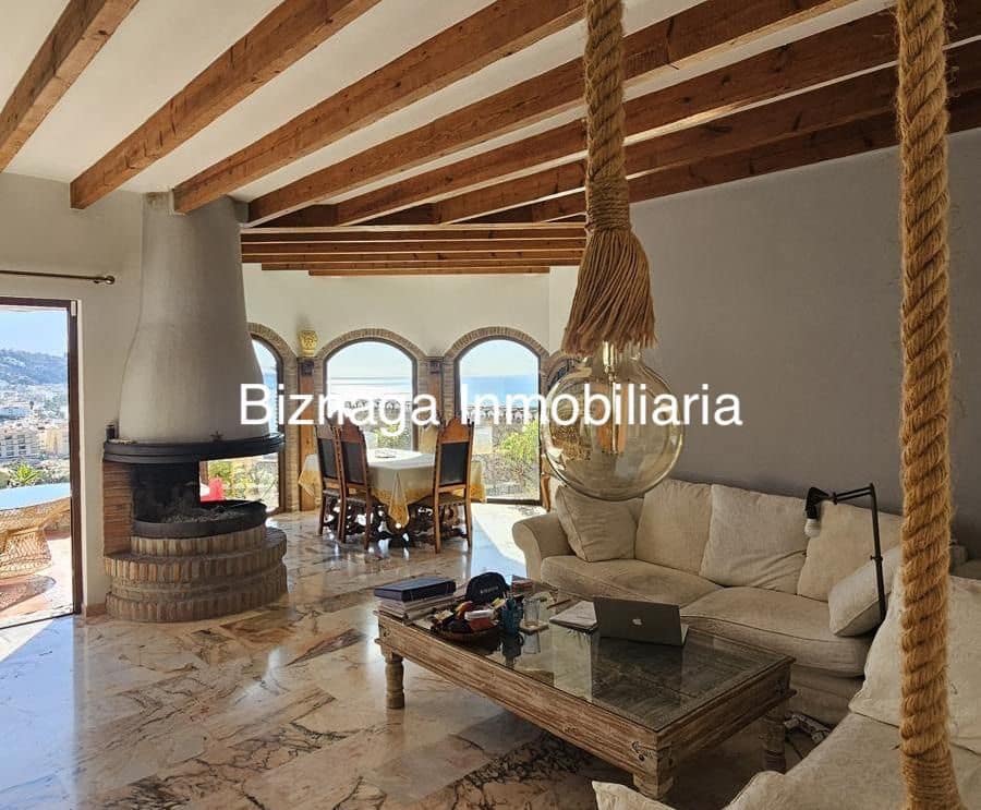 Chalet de 5 habitaciones en La Herradura en venta con piscina garaje - 1.180.000 € (Ref: 9340037)