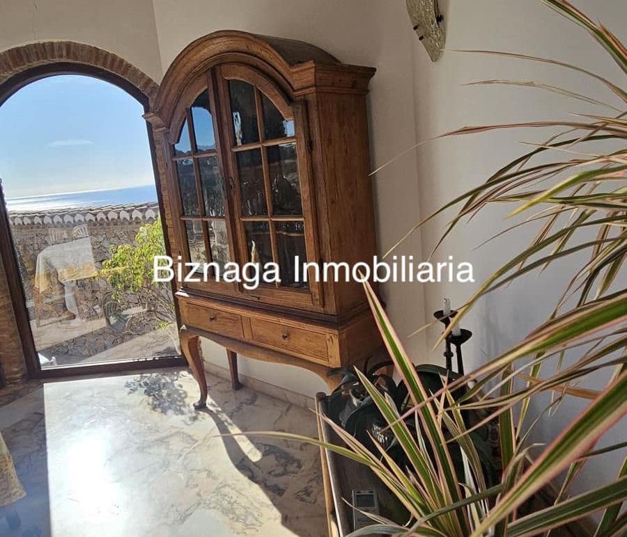 Chalet de 5 habitaciones en La Herradura en venta con piscina garaje - 1.180.000 € (Ref: 9340037)