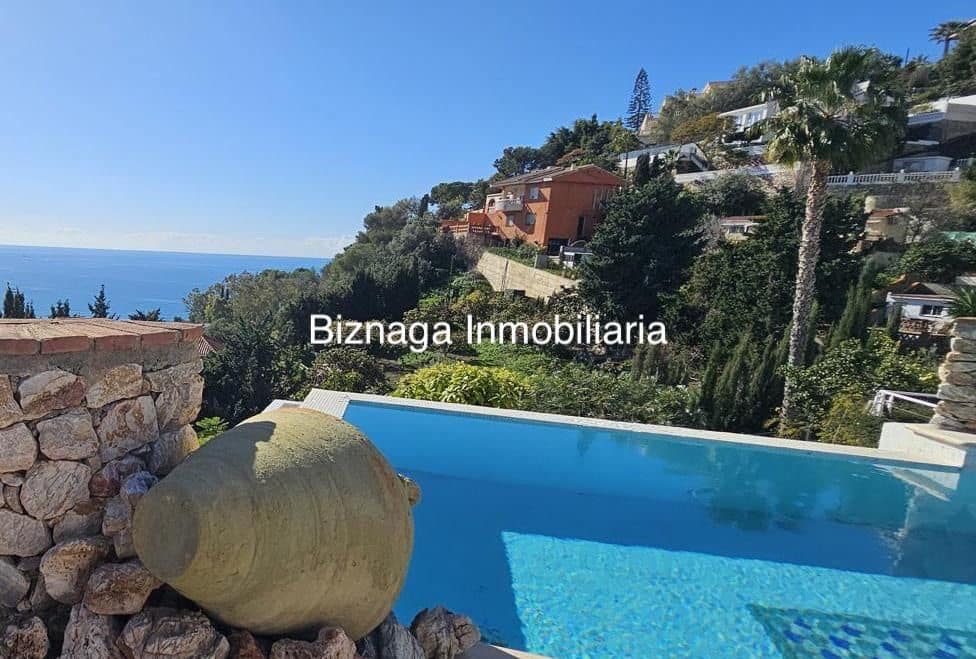 Chalet de 5 habitaciones en La Herradura en venta con piscina garaje - 1.180.000 € (Ref: 9340037)