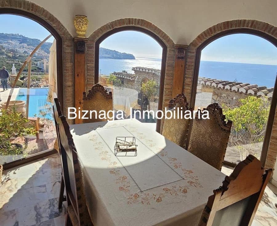 Chalet de 5 habitaciones en La Herradura en venta con piscina garaje - 1.180.000 € (Ref: 9340037)