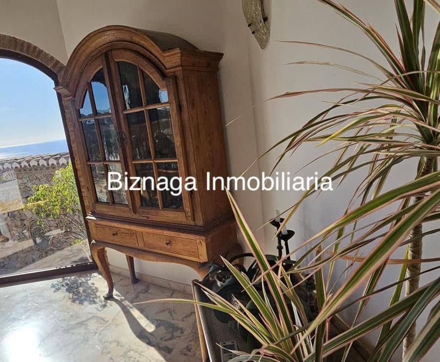Chalet de 5 habitaciones en La Herradura en venta con piscina garaje - 1.180.000 € (Ref: 9340037)