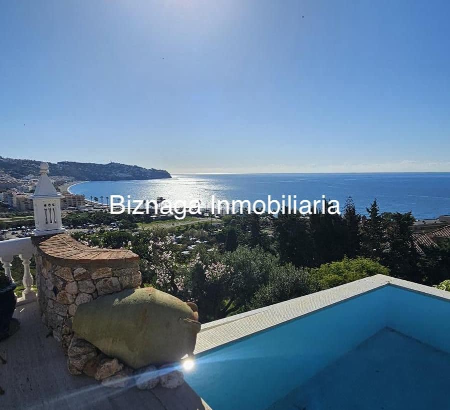 Chalet de 5 habitaciones en La Herradura en venta con piscina garaje - 1.180.000 € (Ref: 9340037)