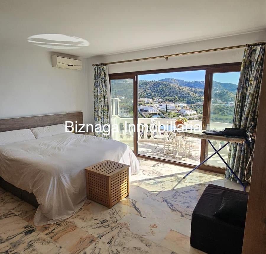 Chalet de 5 habitaciones en La Herradura en venta con piscina garaje - 1.180.000 € (Ref: 9340037)