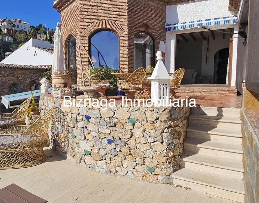 Chalet de 5 habitaciones en La Herradura en venta con piscina garaje - 1.180.000 € (Ref: 9340037)