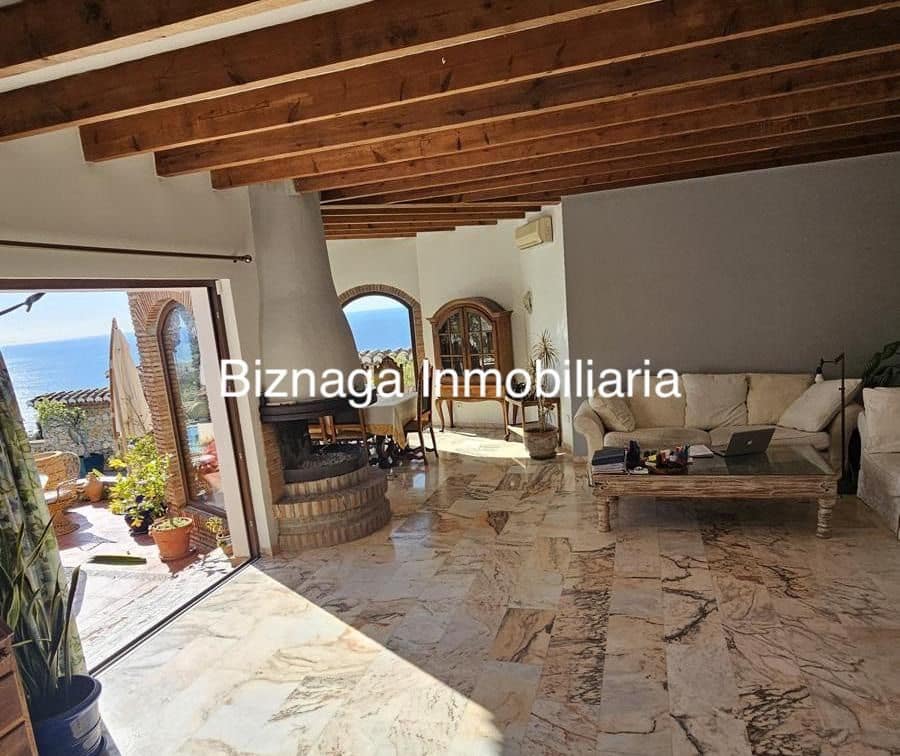 Chalet de 5 habitaciones en La Herradura en venta con piscina garaje - 1.180.000 € (Ref: 9340037)