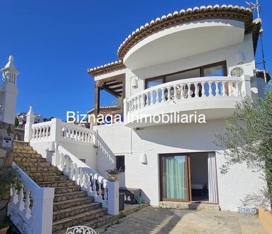 Chalet de 5 habitaciones en La Herradura en venta con piscina garaje - 1.180.000 € (Ref: 9340037)