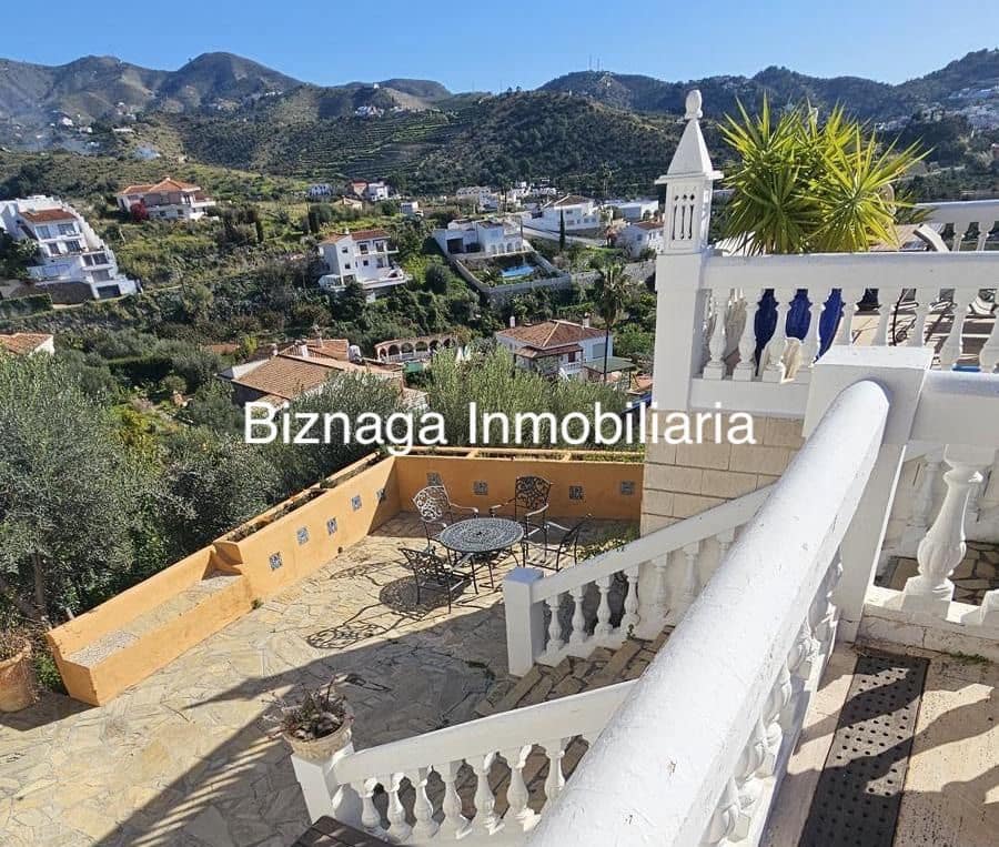 Chalet de 5 habitaciones en La Herradura en venta con piscina garaje - 1.180.000 € (Ref: 9340037)