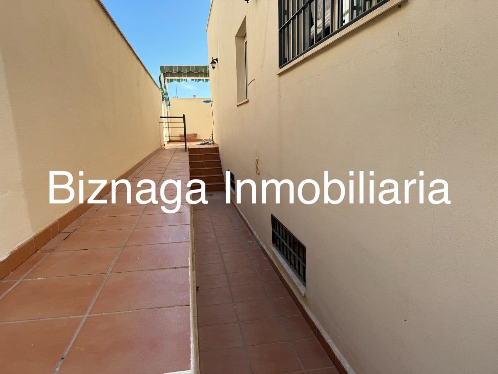 Chalet de 4 habitaciones en Benajarafe en venta con piscina garaje - 499.000 € (Ref: 9340045)
