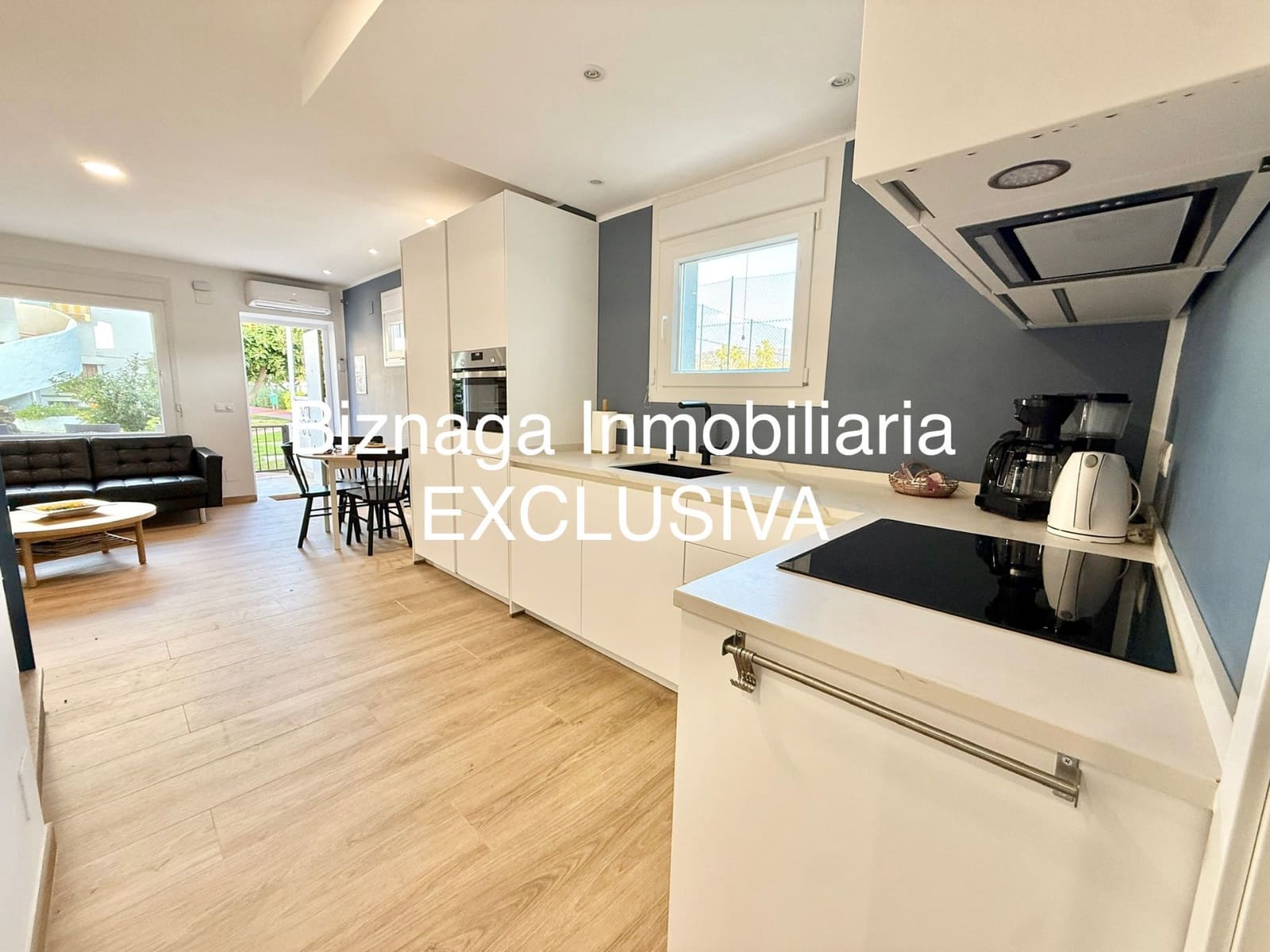 4 bedroom Villa for sale in Torrox-Costa with pool - € 468,000 (Ref: 9472254)