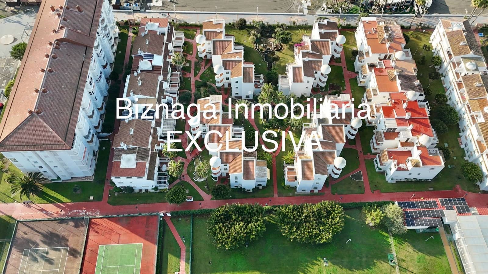 4 bedroom Villa for sale in Torrox-Costa with pool - € 468,000 (Ref: 9472254)