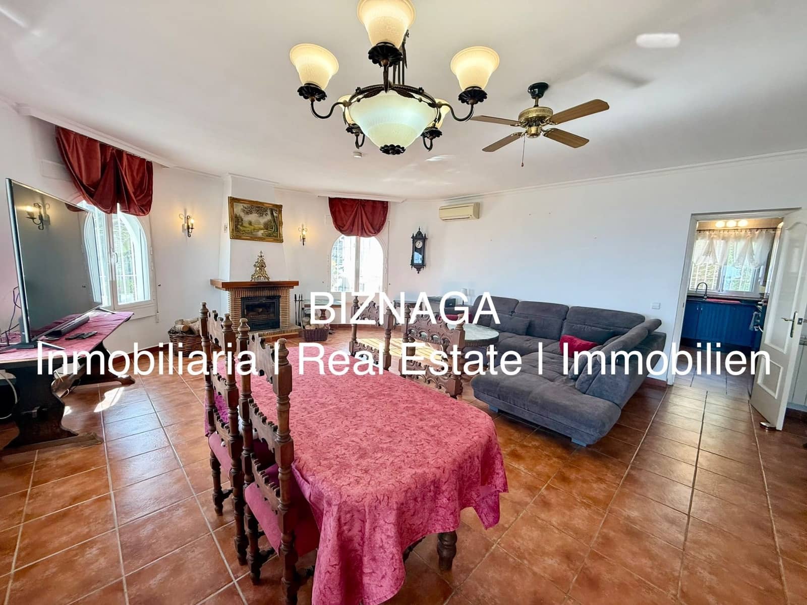3 slaapkamer Villa te koop in Arenas met zwembad garage - € 535.000 (Ref: 9910074)