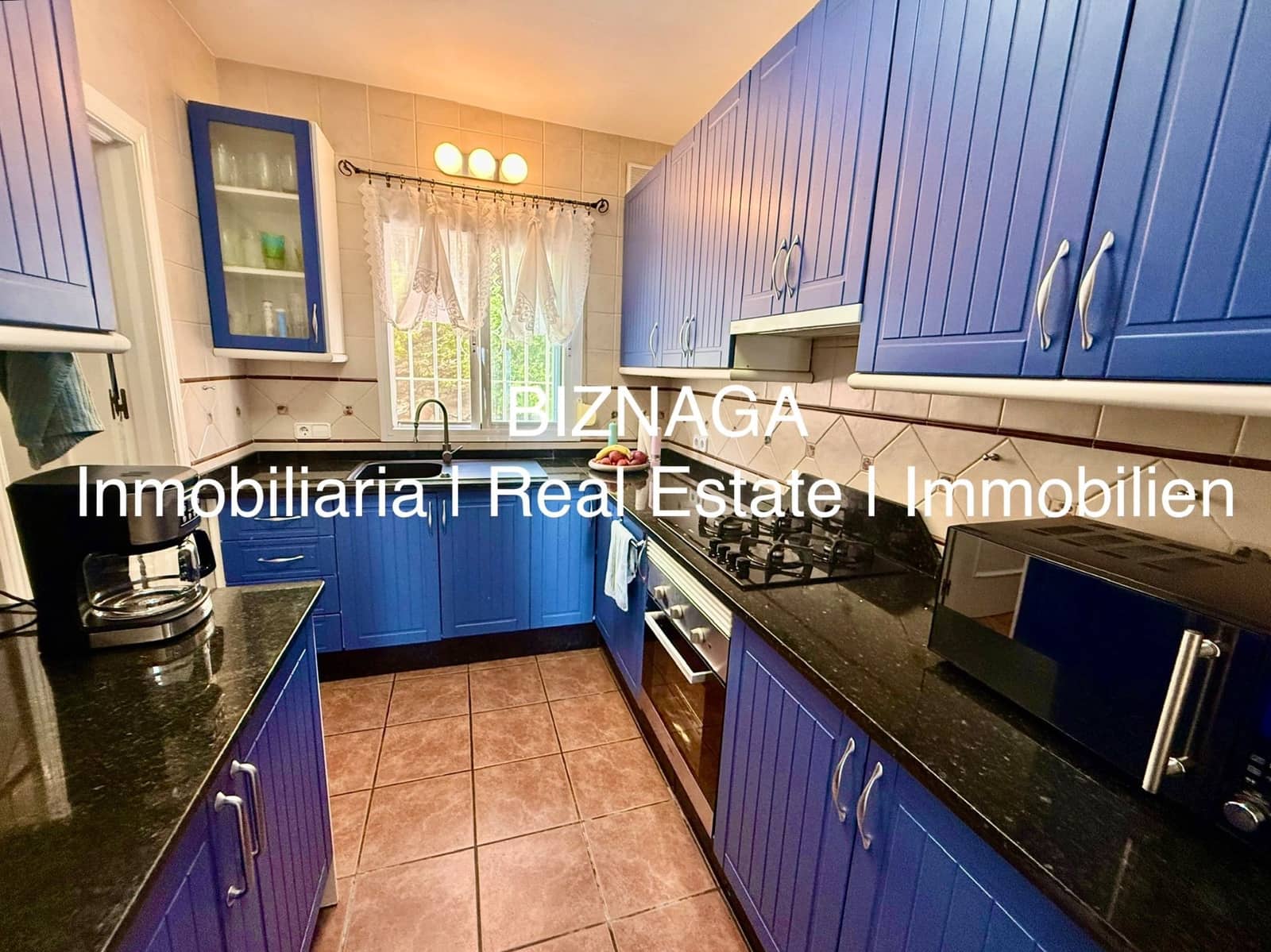 3 slaapkamer Villa te koop in Arenas met zwembad garage - € 535.000 (Ref: 9910074)