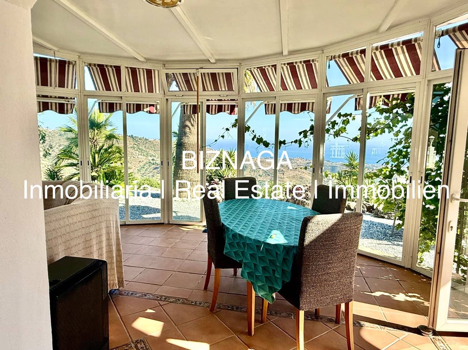3 slaapkamer Villa te koop in Arenas met zwembad garage - € 535.000 (Ref: 9910074)