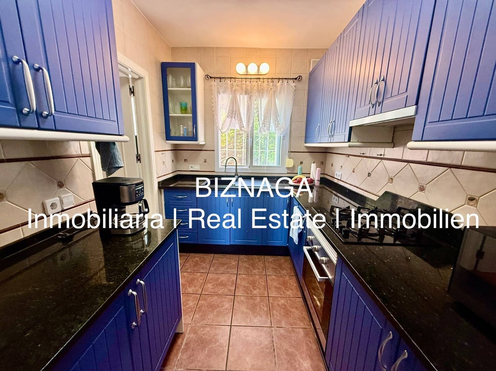 3 slaapkamer Villa te koop in Arenas met zwembad garage - € 535.000 (Ref: 9910074)