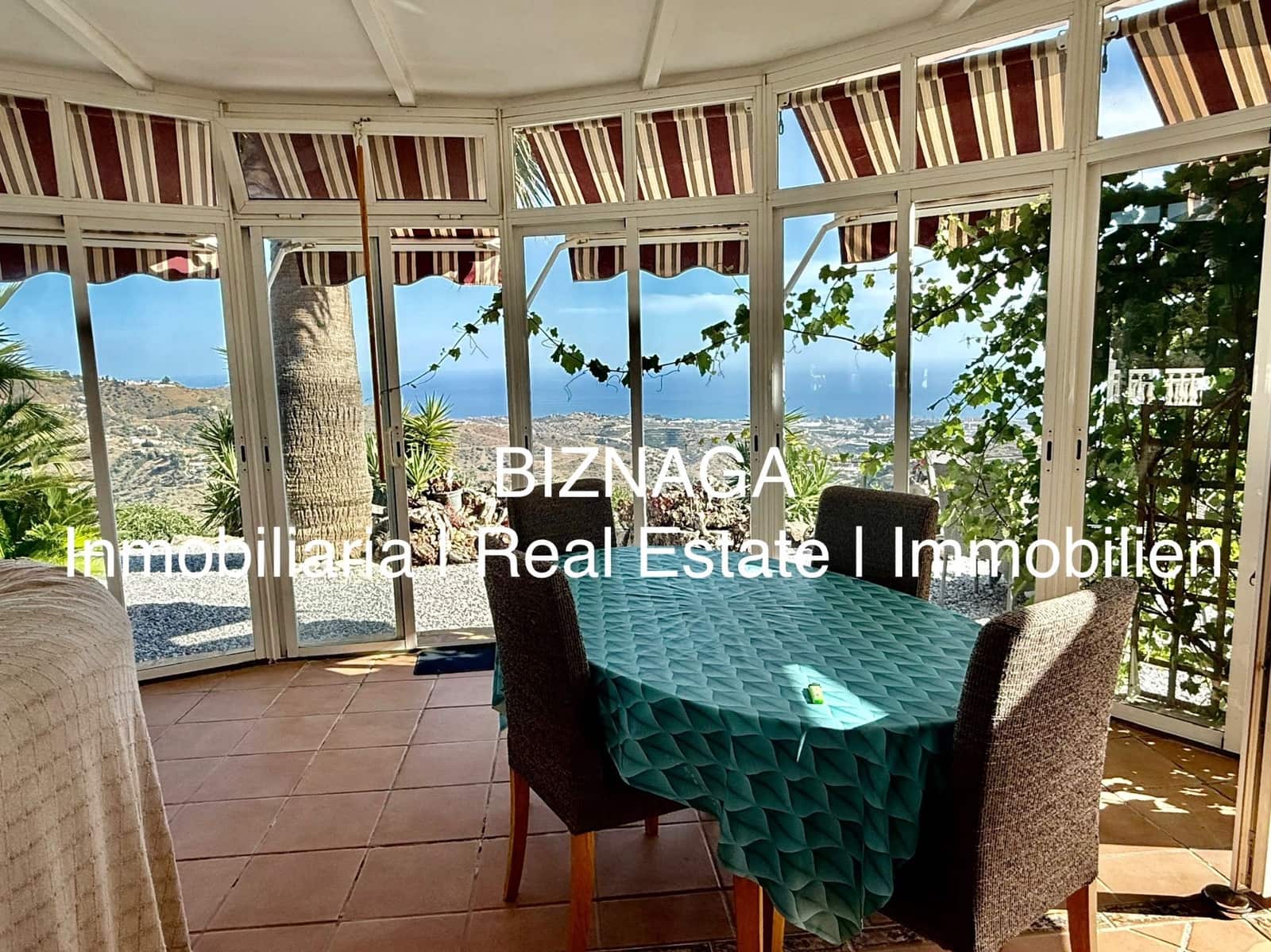 3 slaapkamer Villa te koop in Arenas met zwembad garage - € 535.000 (Ref: 9910074)