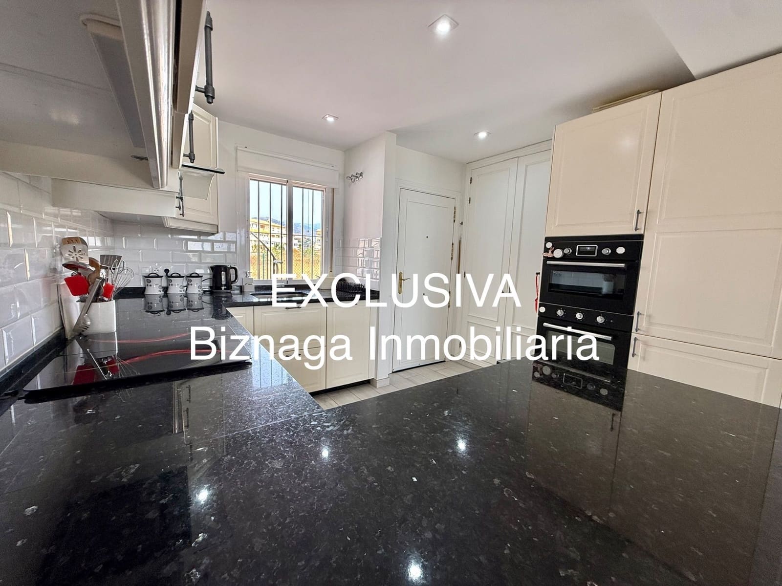 2 makuuhuone Paritalo myytävänä paikassa Torrox-Costa mukana uima-altaan 
autotalli - 275 000 € (Ref: 9986445)