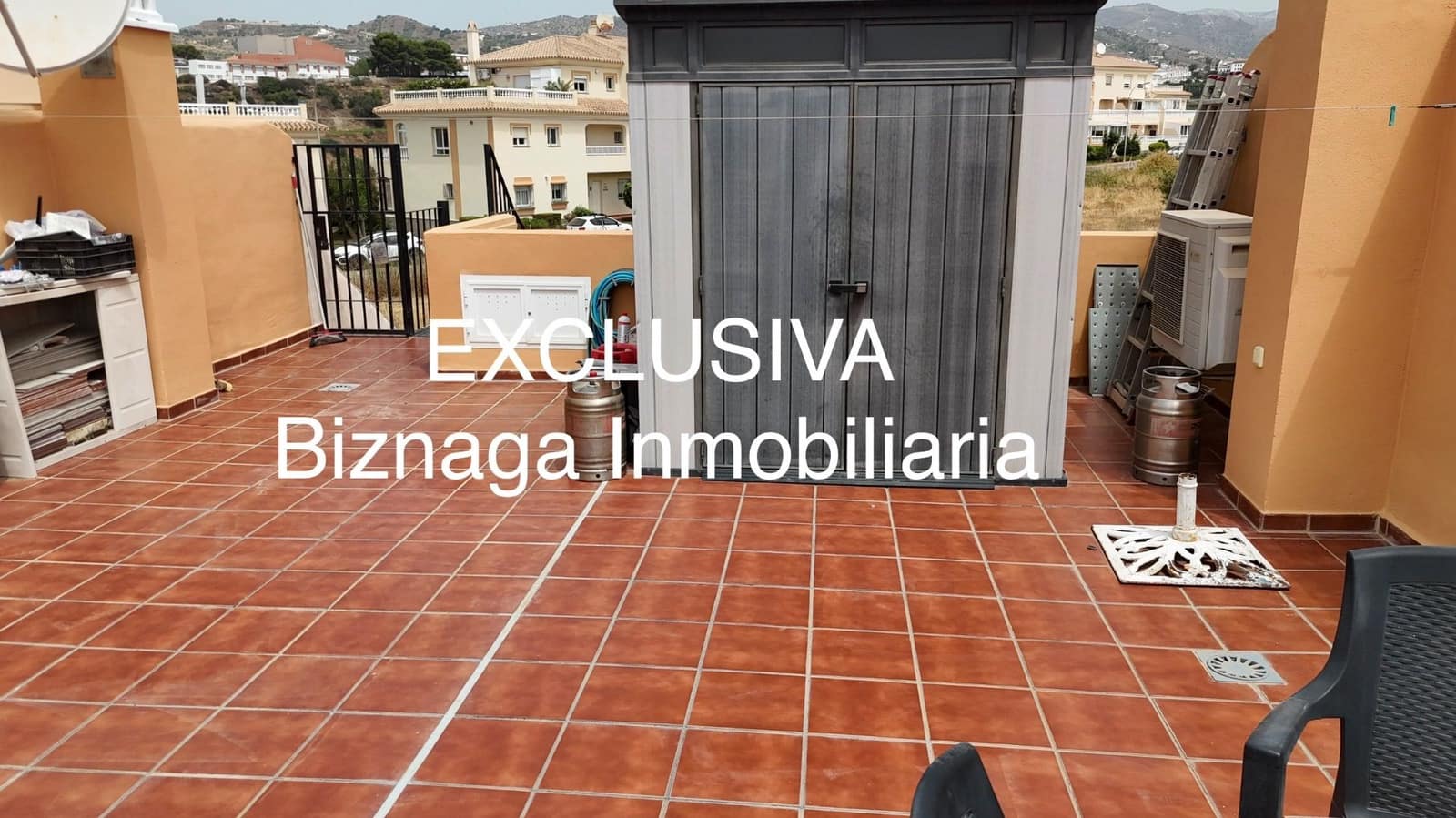 2 makuuhuone Paritalo myytävänä paikassa Torrox-Costa mukana uima-altaan 
autotalli - 275 000 € (Ref: 9986445)