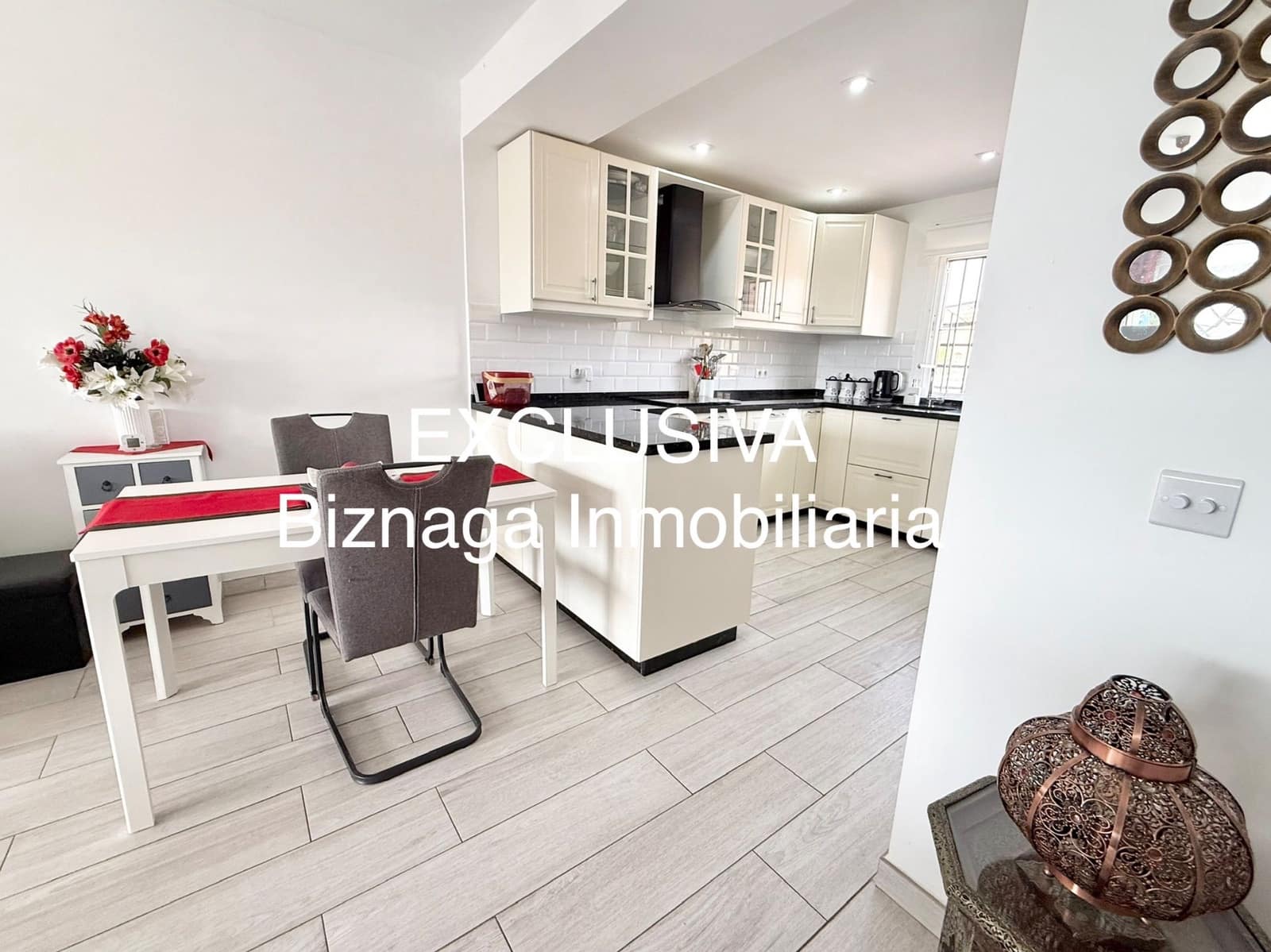 2 makuuhuone Paritalo myytävänä paikassa Torrox-Costa mukana uima-altaan 
autotalli - 275 000 € (Ref: 9986445)
