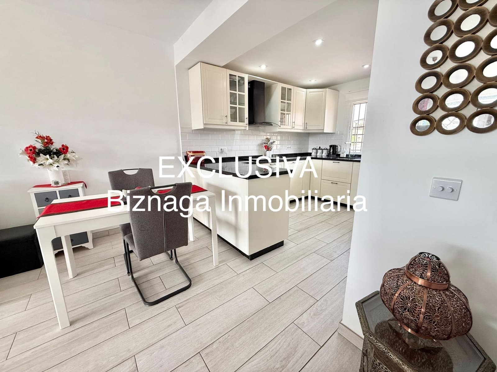 2 makuuhuone Paritalo myytävänä paikassa Torrox-Costa mukana uima-altaan 
autotalli - 275 000 € (Ref: 9986445)