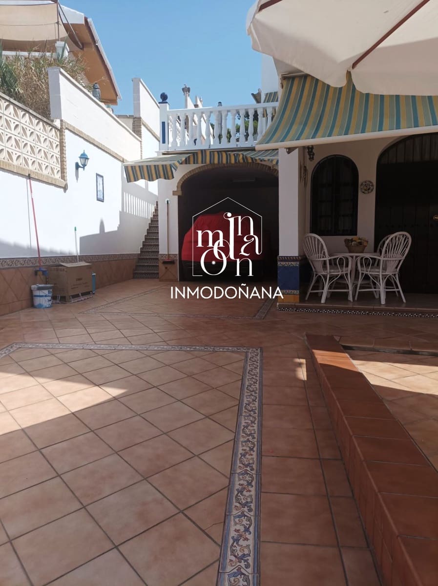 Chalet de 6 habitaciones en Matalascañas en venta - 396.000 € (Ref: 7931670)