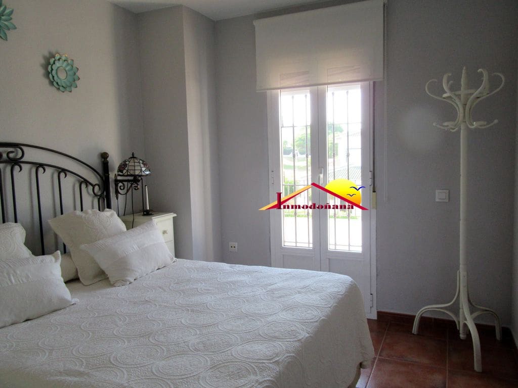 4 sovrum Semi-fristående Villa till salu i Matalascanas med garage - 320 000 € (Ref: 7931690)