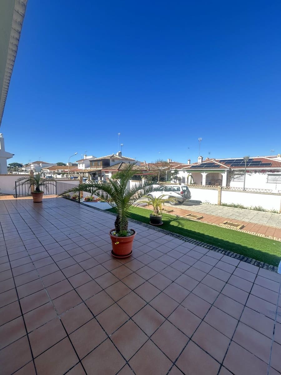 3 bedroom Villa for sale in Matalascanas - € 311,000 (Ref: 9622824)