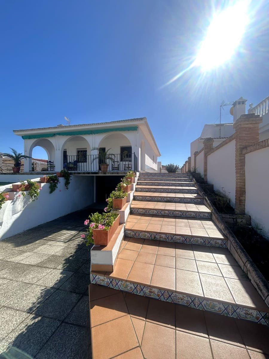 3 bedroom Villa for sale in Matalascanas - € 311,000 (Ref: 9622824)