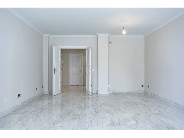 4 slaapkamer Flat te huur in Bellavista, Málaga stad met garage - € 3.300 (Ref: 9882216)