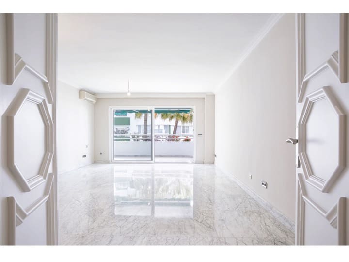 4 slaapkamer Flat te huur in Malaga stad met garage - € 3.300 (Ref: 9882216)