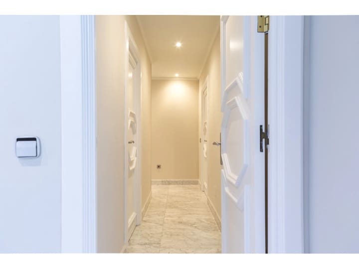 4 slaapkamer Flat te huur in Malaga stad met garage - € 3.300 (Ref: 9882216)