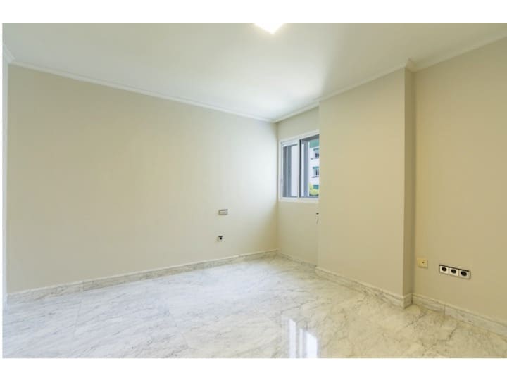 4 slaapkamer Flat te huur in Malaga stad met garage - € 3.300 (Ref: 9882216)