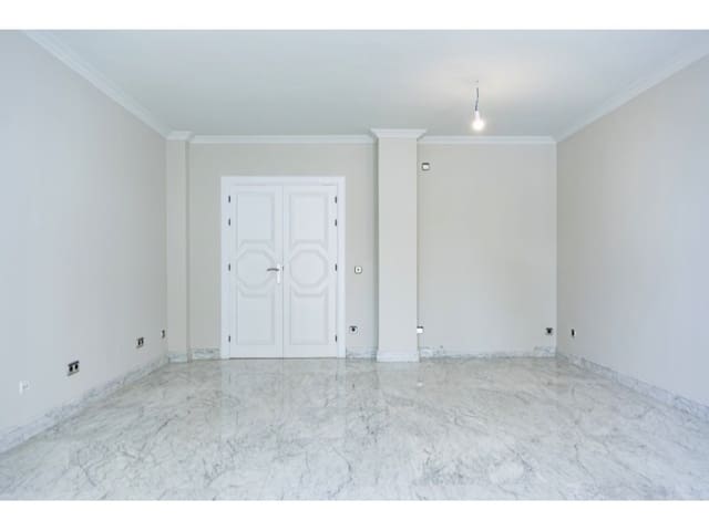 4 slaapkamer Flat te huur in Bellavista, Málaga stad met garage - € 3.300 (Ref: 9882216)