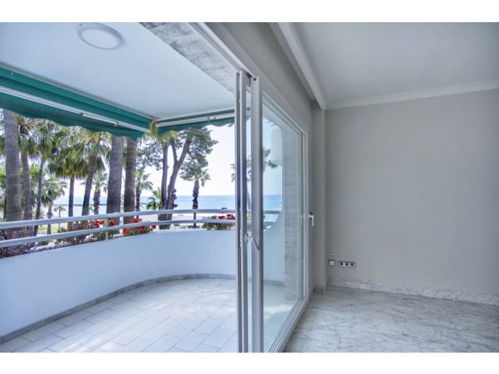 4 slaapkamer Flat te huur in Malaga stad met garage - € 3.300 (Ref: 9882216)