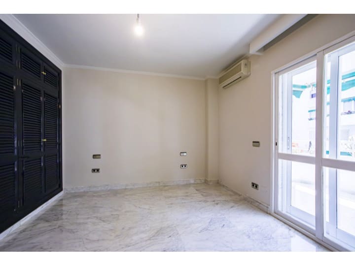4 slaapkamer Flat te huur in Malaga stad met garage - € 3.300 (Ref: 9882216)