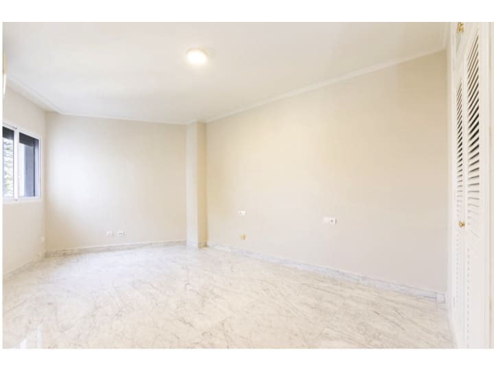 4 slaapkamer Flat te huur in Malaga stad met garage - € 3.300 (Ref: 9882216)