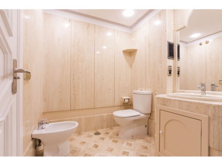 4 slaapkamer Flat te huur in Malaga stad met garage - € 3.300 (Ref: 9882216)