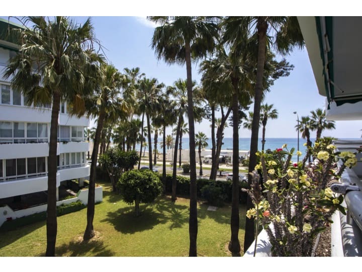4 slaapkamer Flat te huur in Malaga stad met garage - € 3.300 (Ref: 9882216)