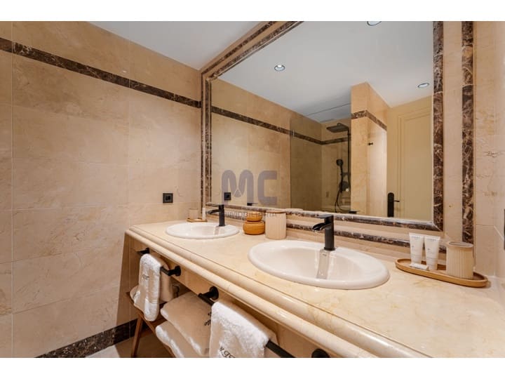 3 bedroom Flat for sale in Golden Mile with pool garage - € 990,000 (Ref: 9941247)