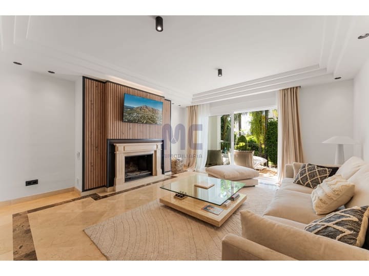3 bedroom Flat for sale in Golden Mile with pool garage - € 990,000 (Ref: 9941247)