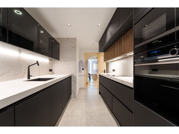 3 bedroom Flat for sale in Golden Mile with pool garage - € 990,000 (Ref: 9941247)