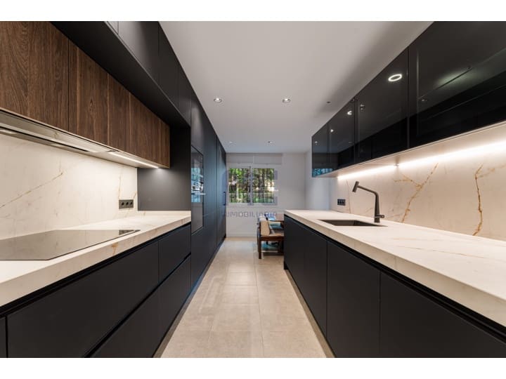 3 bedroom Flat for sale in Golden Mile with pool garage - € 990,000 (Ref: 9941247)